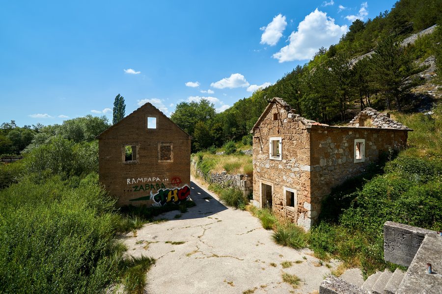 File:Knin (HR), Altes Wasserkraftwerk -- 2022 -- 0018.jpg