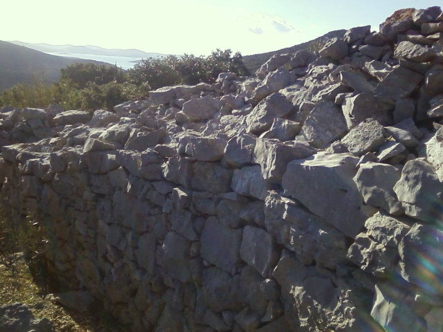 File:Dry stone wall - Bencic, Kraj, Pasman - panoramio.jpg