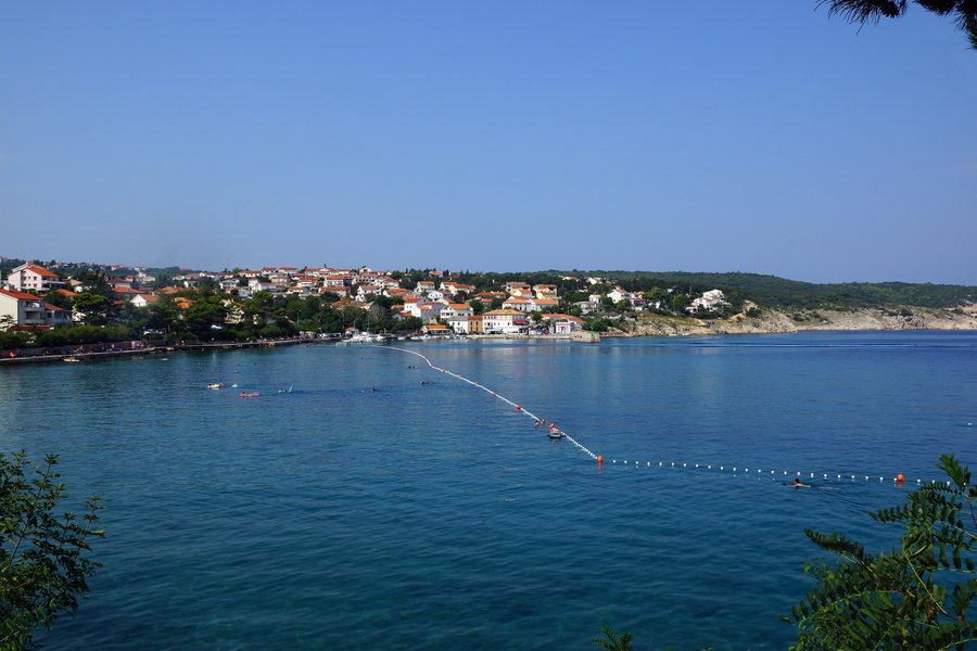 File:2019-08-23 09-06 Kroatien 009 Krk, Silo (48874320887).jpg