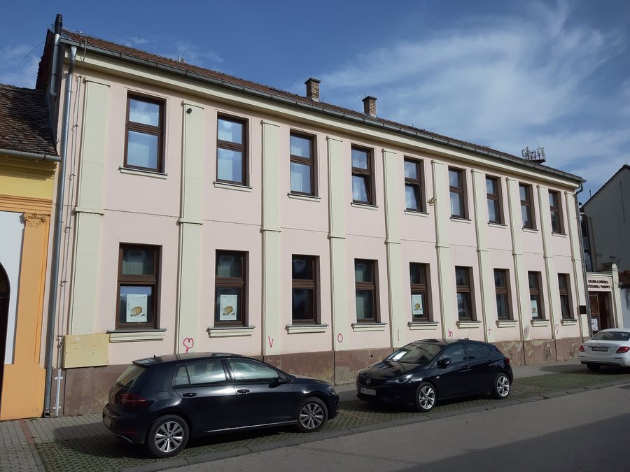 File:Stara Gradska knjižnica i čitaonica, Vinkovci (1).jpg