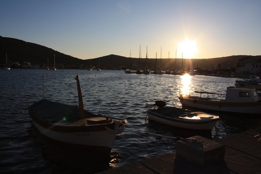 File:Marina, Vinisce (HR) - panoramio (1).jpg