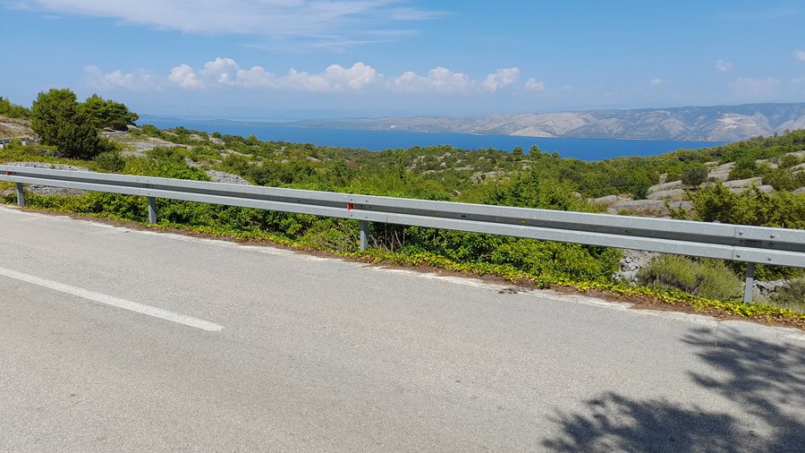 File:Županijska cesta 6252, near Brusje, Hvar, Croatia 20240821 01.jpg