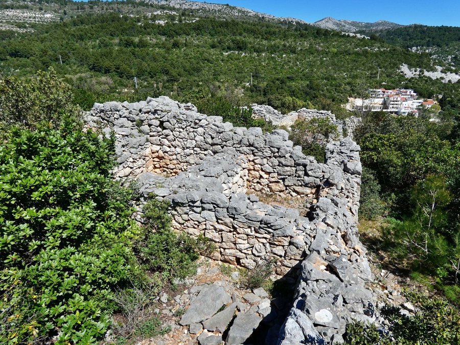 File:Austrougarska utvrda Komarna (1).jpg