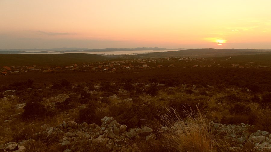 File:NA KOPCI NAD DEBELJAKOM - ON THE HILL ABOVE DEBELJAK - panoramio.jpg