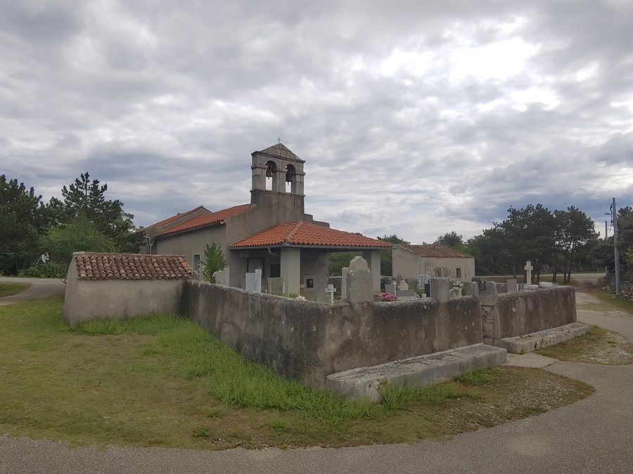 File:Crkva svetih Filipa i Jakova, Vrana.jpg