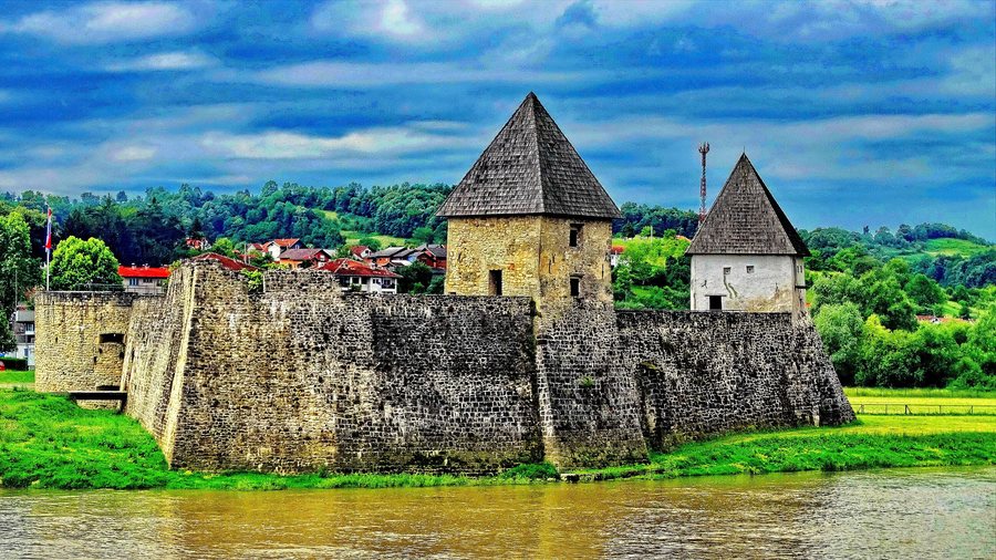 File:Stari grad Hrvatska Kostajnica 02.jpg