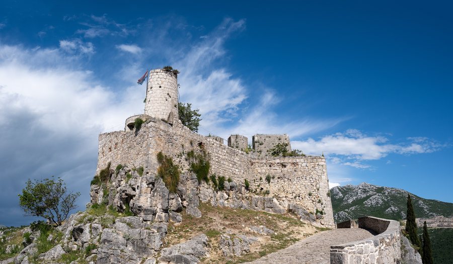 File:Klis Fortress, Klis, Croatia (PPL3-Altered) julesvernex2.jpg