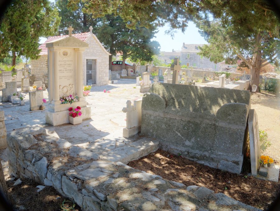File:Šolta Grohote Hrvatska Church 2012 a.jpg