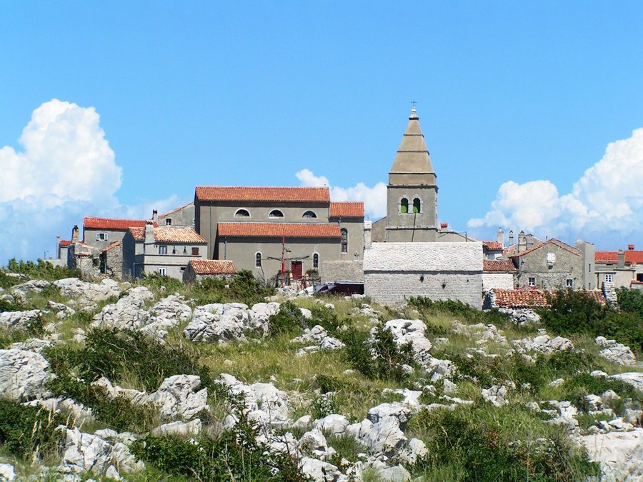 File:Lubenice view.jpg