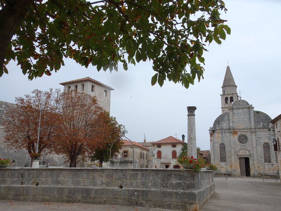 File:Svetvinčenat, Croatia – Main Square.jpg