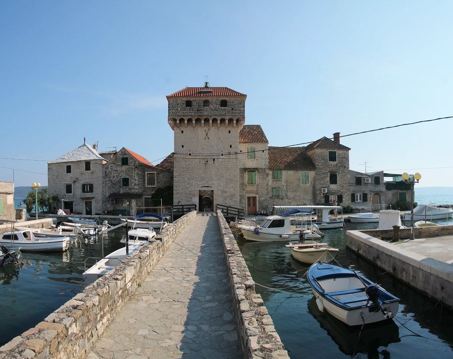 File:Kaštel Gomilica 2018-08-08 vstup 2.jpg