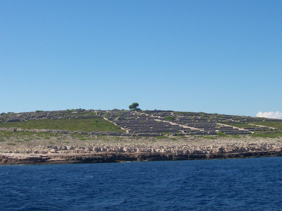 File:Otok Drvenik Mali - panoramio.jpg