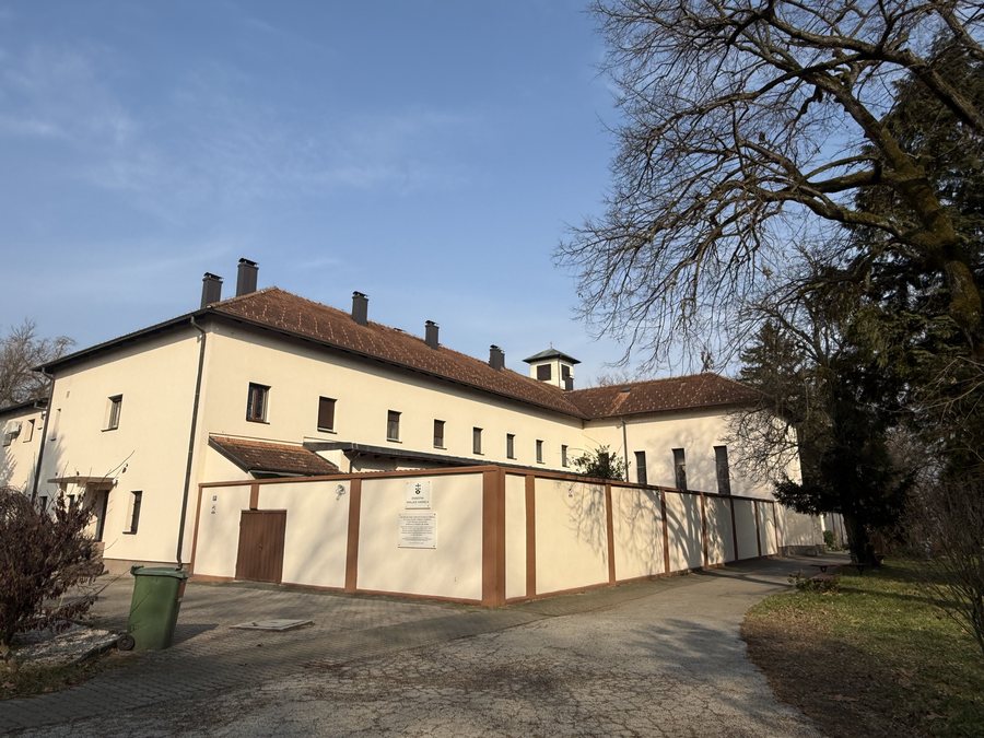 File:Crkva Bezgrešne Kraljice Karmela Brezovica 01.jpg