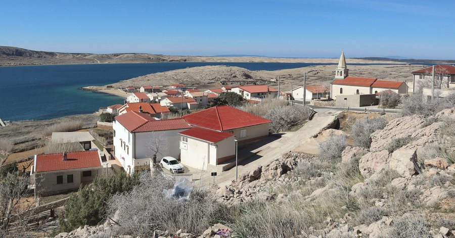 File:Zubovici Insel Pag.jpg