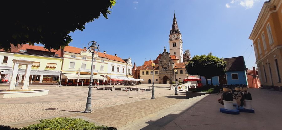 File:Main square in Marija Bistrica.jpg