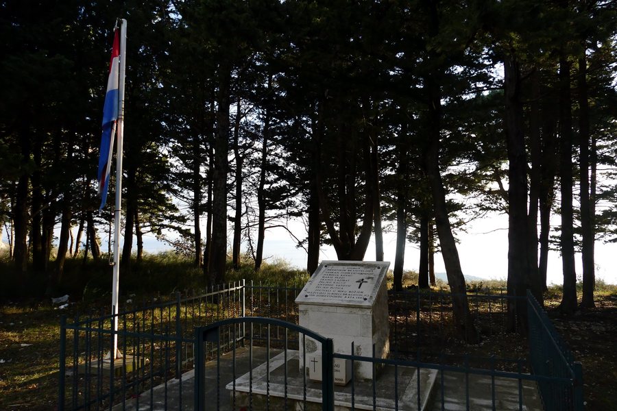 File:2.2.17 Dubrovnik 4 Expedition to Bosanka and Fort Imperial 008 (31220241334).jpg