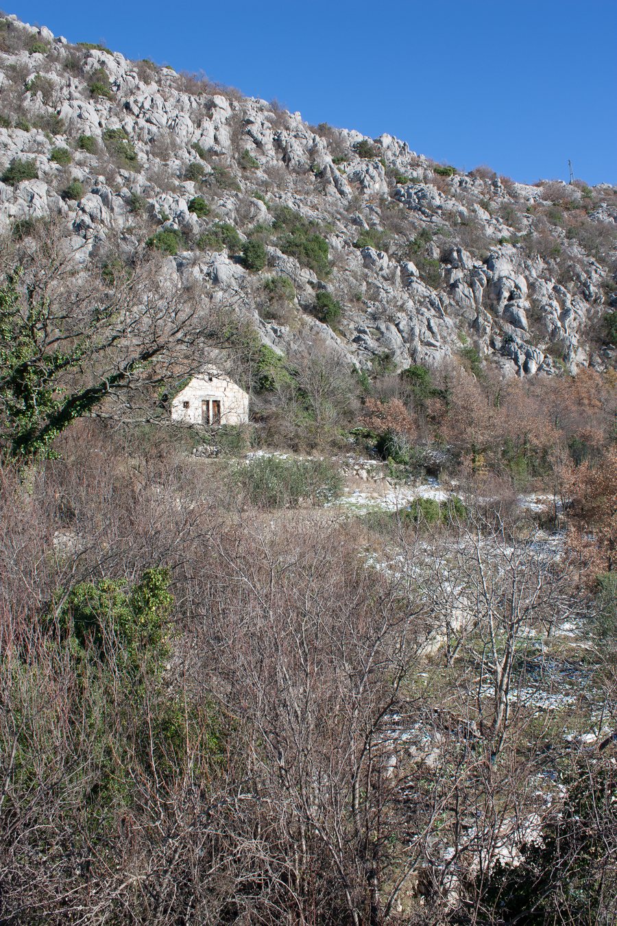 File:Gornja Brela - maison en pierre.jpg