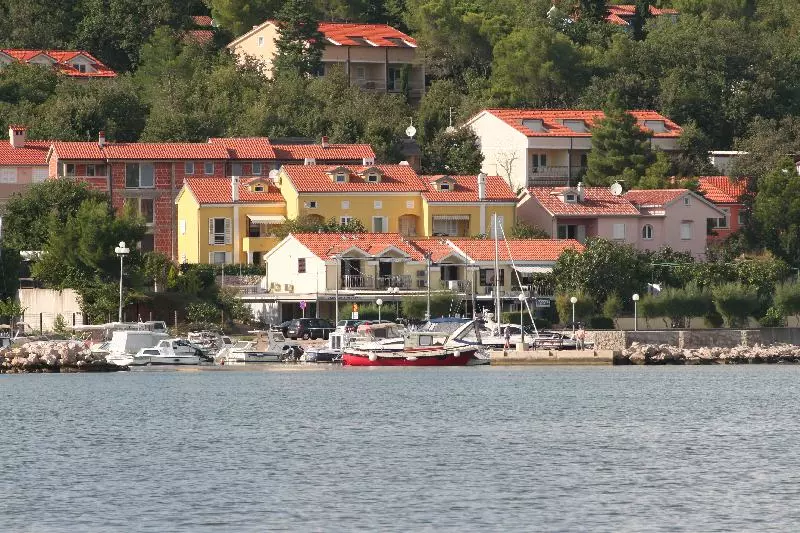 Küstenort auf Krk in der Kvarner Bucht