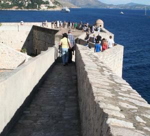 Rundgang auf der Stadtmauer von Dubrovnik